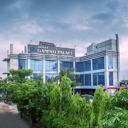 Hotel Ganpati Palace Mathura Exterior foto