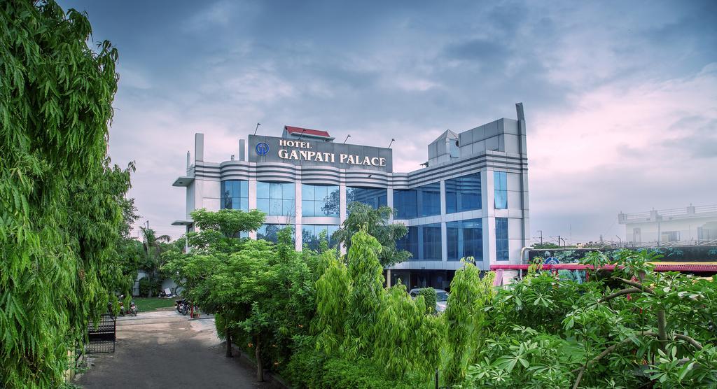 Hotel Ganpati Palace Mathura Exterior foto